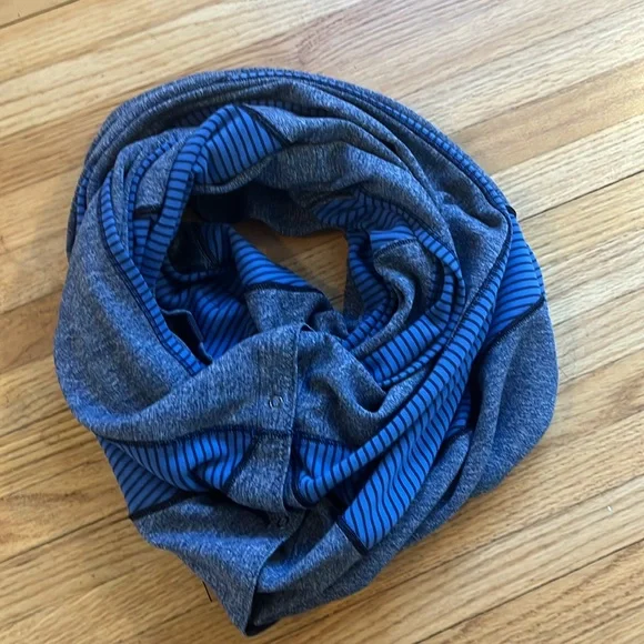 Lululemon blue vinyasa scarf - Picture 1 of 3